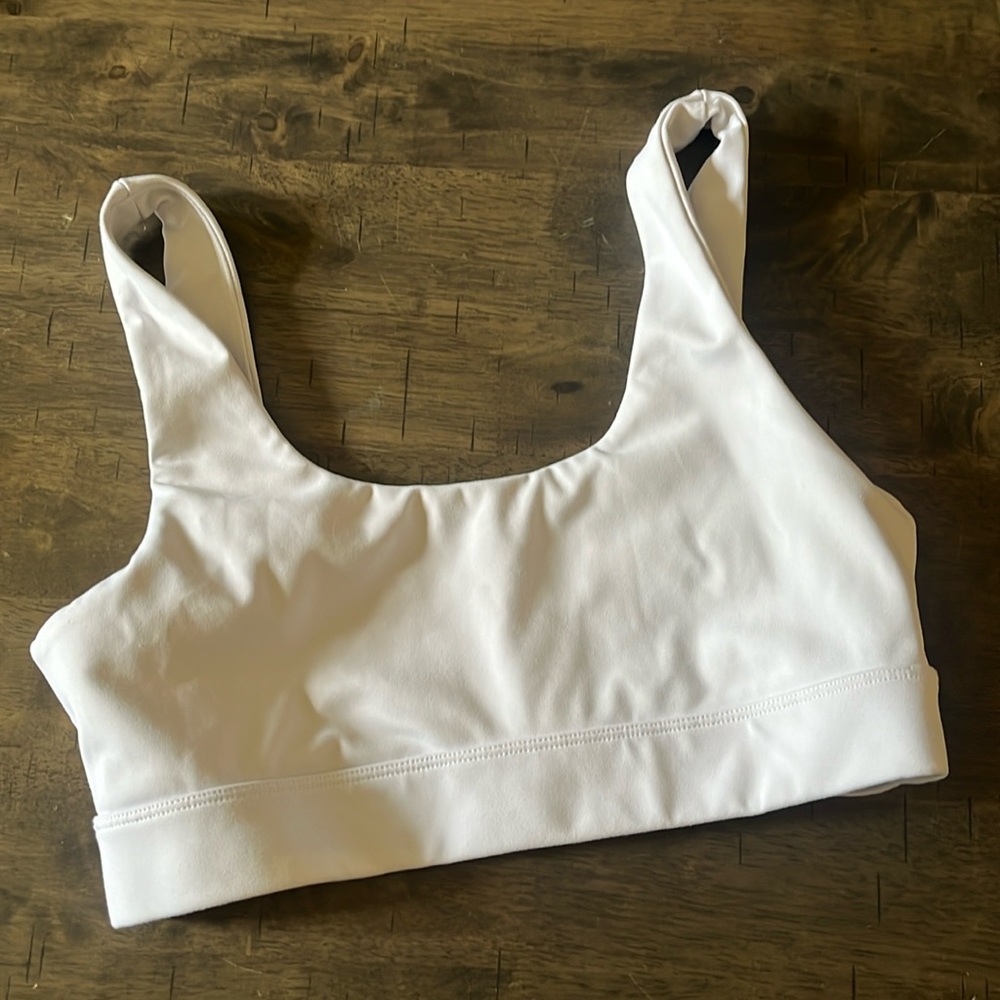 P’TULA ultra white faith sports bra size: Med